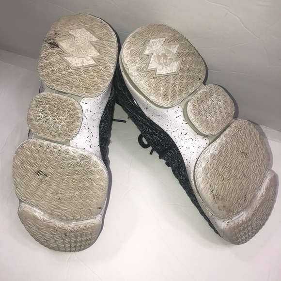 Nike LeBron James shoe - Picture 4 of 8